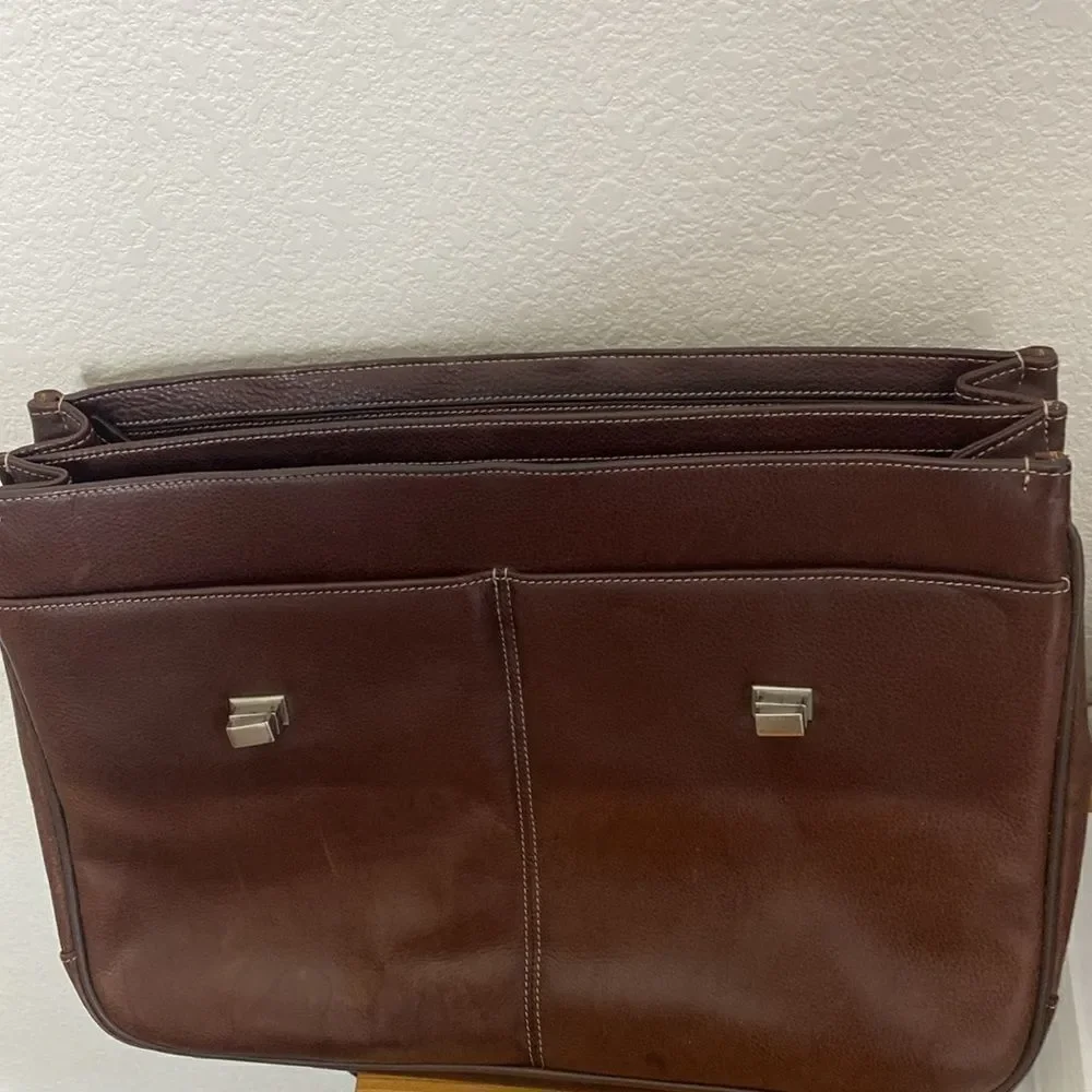 JOHNSTON AND MURPHY Brown Leather Briefcase